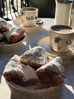 Beignets og kaffe fra Cafe du Monde