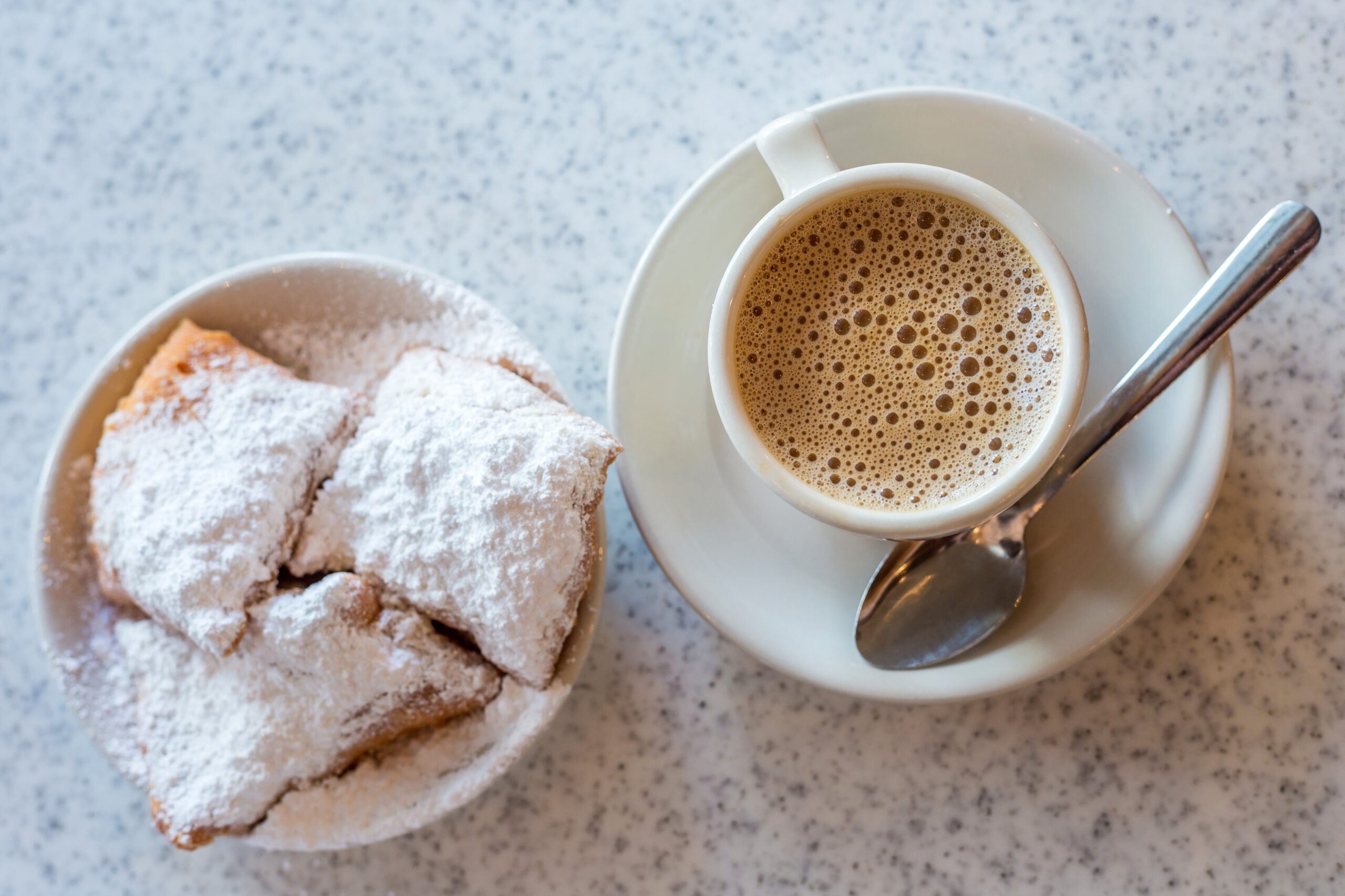 Beignets og kaffe